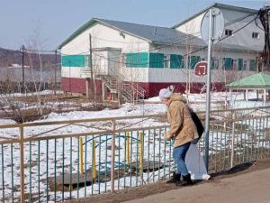 Жители Якутска вышли на традиционный общегородской субботник