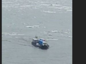 В Минтрансе Якутии прокомментировали факт движения парома по реке Лене во время ледохода