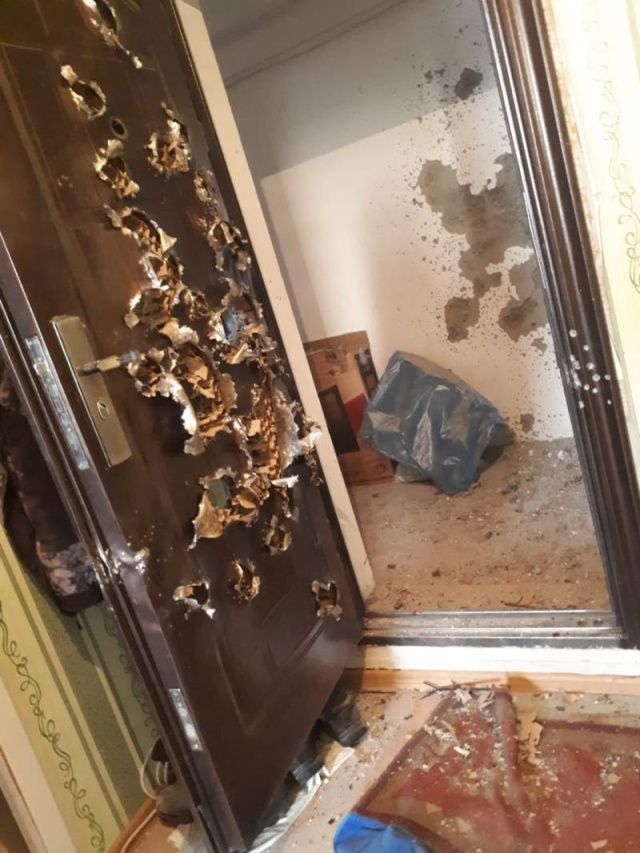 Стрелок из села Борогонцы произвел более 20 выстрелов. Жильцов дома эвакуировали