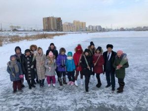 На Сайсарском озере открылся детский каток