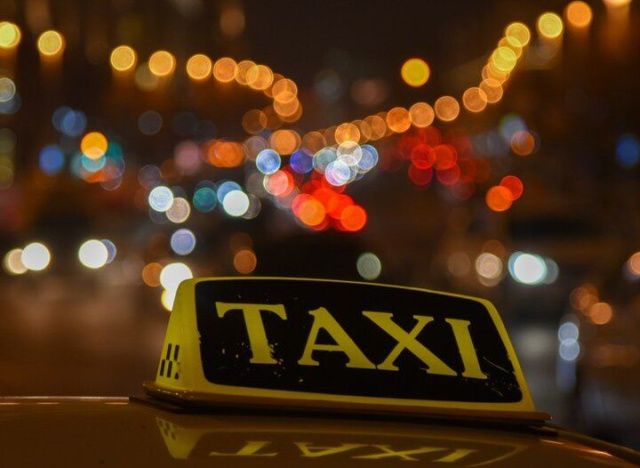 В Якутске ревнивый мужчина повредил такси