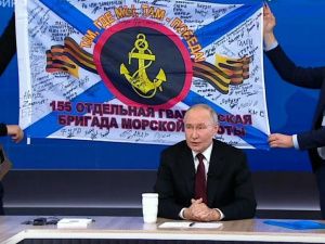 Президент России назвал знамя 155-й бригады морской пехоты символом всех знамен бойцов