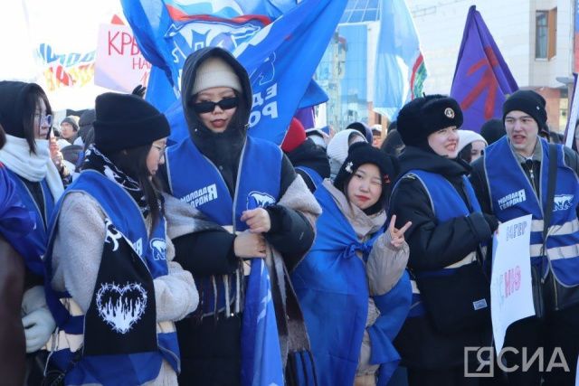 В Якутске молодежь собралась на митинге в поддержку Путина и 10-летия воссоединения Крыма с Россией