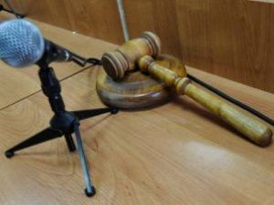 Мужчина получил три года условно за нападение на полицейского