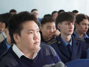 Александр Колесов встретился с курсантами ЯАТУ ГА