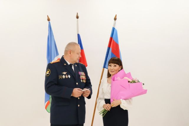 В УФСИН Якутии супруге председателя совета ветеранской организации вручена медаль «Жене офицера»