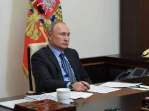 Путин поручил начать масштабную вакцинацию от коронавируса