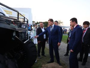 ВЭФ-2023: Министр РФ по развитию Дальнего Востока Алексей Чекунков высоко оценил павильон Якутии на форуме