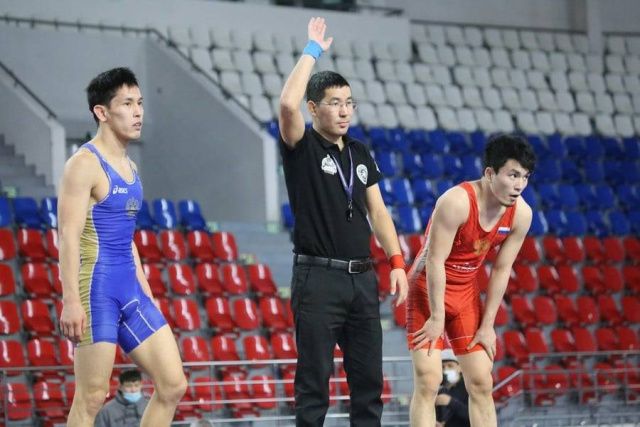 Якутские борцы завоевали пять золотых медалей в первый день чемпионата ДФО