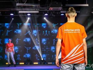 Очертания крыла стерха нанесли на экипировку участников эстафеты огня VIII игр «Дети Азии»