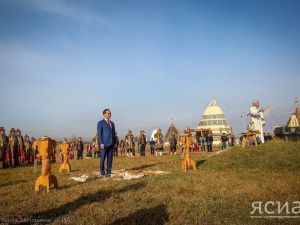 Айсена Николаева благословили