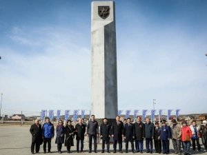 В Якутске возложили цветы в Парке Победы в честь памяти о воинах-якутянах и тружениках тыла