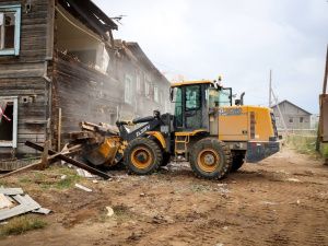 В 17-м квартале Якутска начался снос аварийного многоквартирного дома