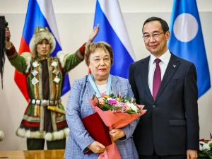 Айсен Николаев вручил якутянам государственные награды России и республики