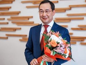 Айсен Николаев поздравляет с Международным женским днём 8 марта