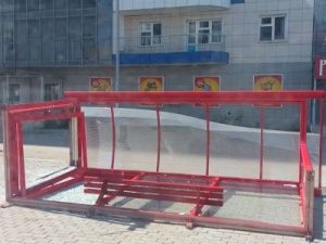 В Якутске из-за сильного ветра пострадали четыре человека