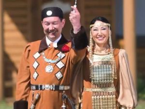 Айсен и Людмила Николаевы необычно поздравили с Ысыахом