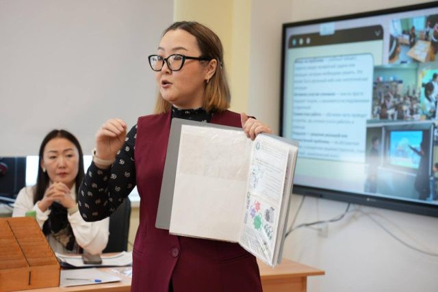 Объявлен прием заявок на премию главы Якутска для педагогов якутского языка