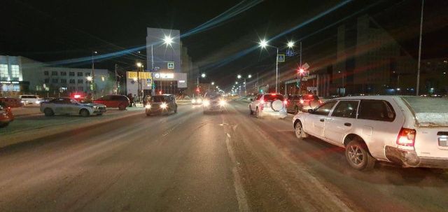 В Якутске 14-летняя девочка попала под колеса автомобиля