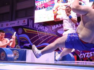 Якутский мас-рестлер Евгений Попов впервые стал абсолютным чемпионом мира