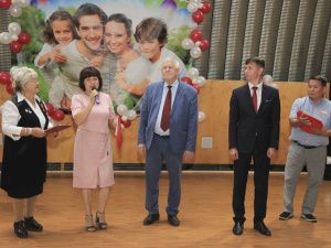 С ЛЕНИНЫМ — ЗА СЧАСТЬЕ РАБОЧИХ  