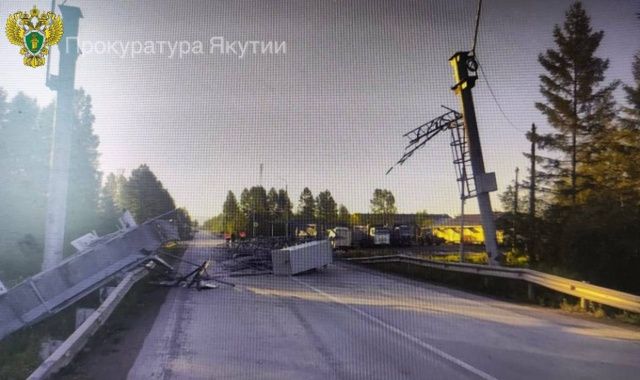 На ФАД «Колыма» большегруз снес установку с видеорегистратором