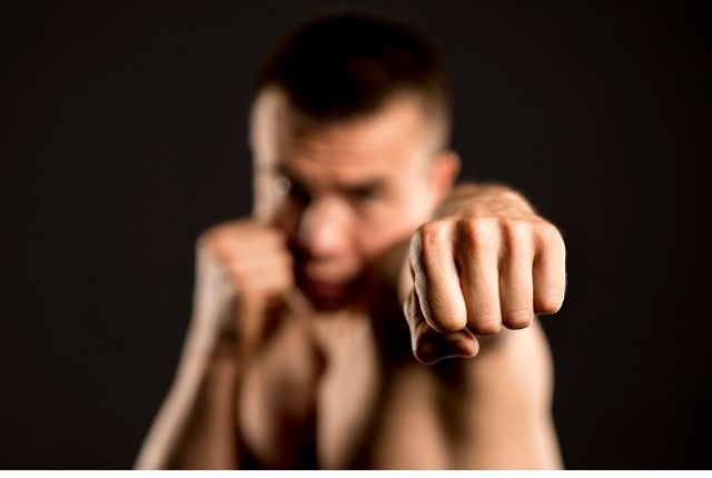 В Усть-Алданском районе мужчина жестоко избил знакомого