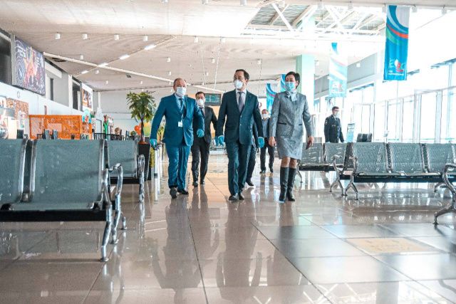 Айсен Николаев проконтролировал меры по недопущению коронавируса, принятые в аэропорту Якутска