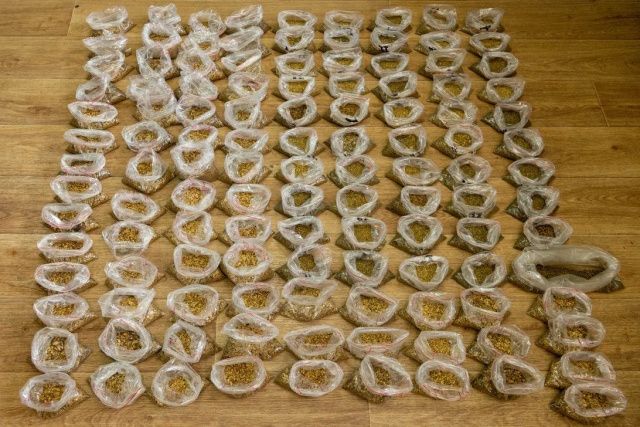 Трое бывших сотрудников золотодобывающих предприятий Якутии были задержаны с 128 кг похищенного золота стоимостью более 668 млн рублей