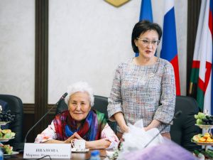 В Окружной администрации поздравили с юбилеем Марину Иванову - почетного гражданина города Якутска