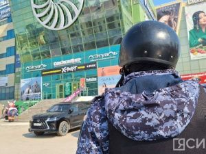 В Якутске эвакуировали торговый центр после сообщения о минировании