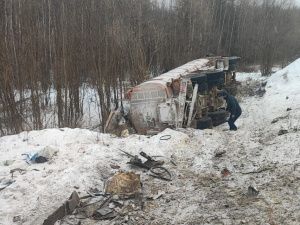 В Якутии столкнулись бензовоз, фургон и легковой автомобиль