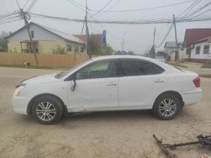 В Верхневилюйске четверо детей катались вместе на одном электросамокате и попали в ДТП