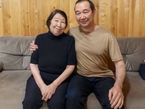 Фотофакт: Айсен Николаев навестил маму на родине