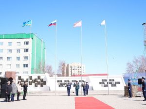 В Якутске торжественно подняли Знамя Победы