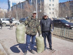 Дом дружбы народов встретил май субботником
