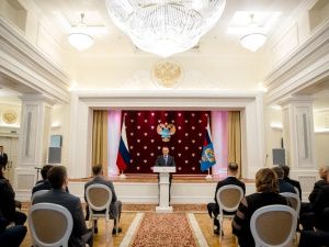 Министр транспорта России наградил дальнобойщиков Якутии