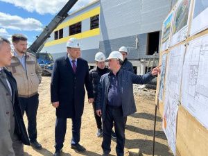 Альберт Семенов совершил объезд строящихся социальных объектов в селе Хатассы