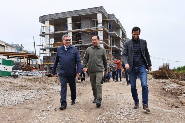 Строительство домов для жителей Оленекского района Якутии идет по графику 