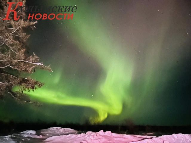 Вчера в Верхнеколымском районе предпраздничное небо окрасилось в яркие цвета северного сияния