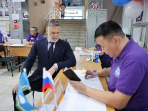 Премьер Якутии Кирилл Бычков проголосовал на выборах Президента России