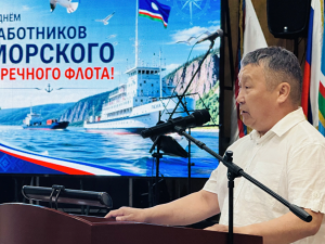 Дмитрий Садовников поздравил работников морского и речного транспорта