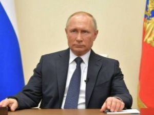 Путин продлил выплаты для медработников и предложил повысить налоги для богатых