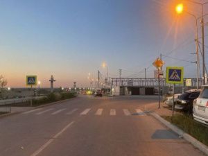 В Якутске водитель электросамоката сбил трёх пешеходов на переходе и скрылся: пострадала девочка