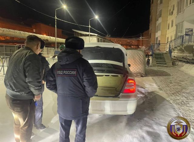 Продажу алкоголя подростку и доставку на дом выявили в Якутске