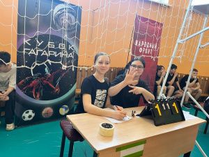 В Якутске прошли первые соревнования среди школьников по сахаваболу на Кубок Гагарина