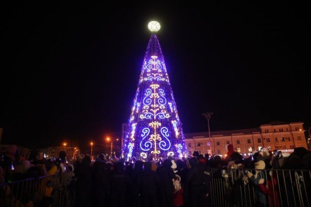 В Саха театре прокомментировали инцидент с потерявшимся ребенком во время зажжения елки в Якутске