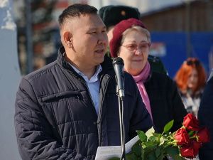 В Якутске ко Дню космонавтики возложили цветы к памятному бюсту Юрия Гагарина