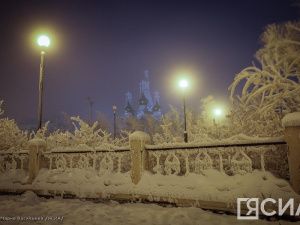 Пока в Якутии была ночь: пропал вертолет МЧС, рекорд поставок газа и древнее дерево