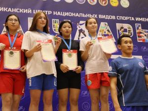 Юные якутские мас-рестлеры разыграли путёвки на первенство России